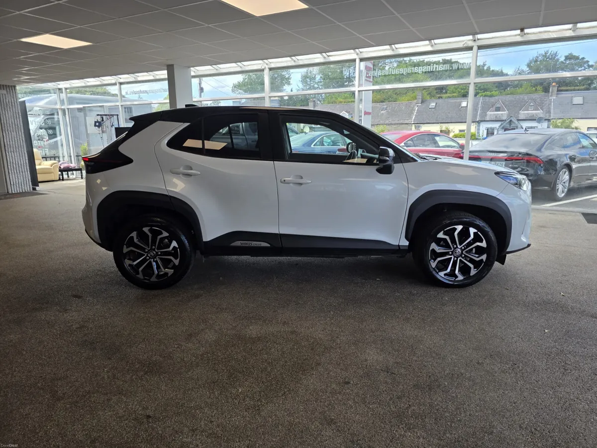 Toyota Yaris Cross 1.5 Petrol Hybrid  2024 - Image 6