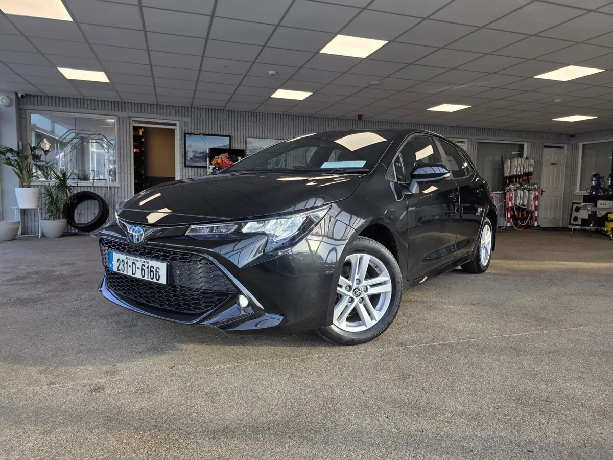 Toyota Corolla  1.8 Hybrid Luna  2023 - Image 2