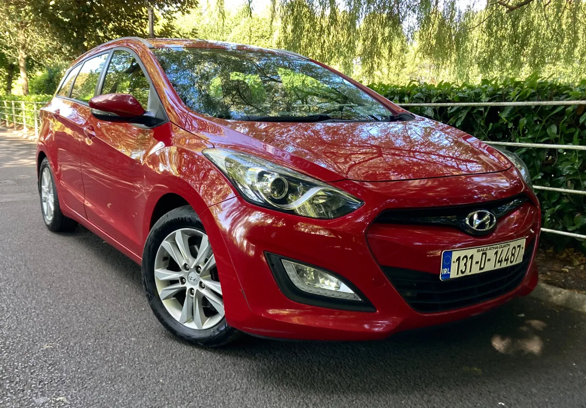 Hyundai i30 Tourer Estate Elite Edition 1.4 Crdi - Image 2