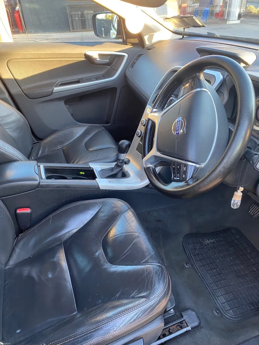 Volvo XC60 2010 - Image 3