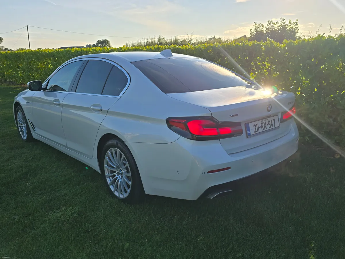 BMW 530E X Drive Nice Colour white pearl - Image 5