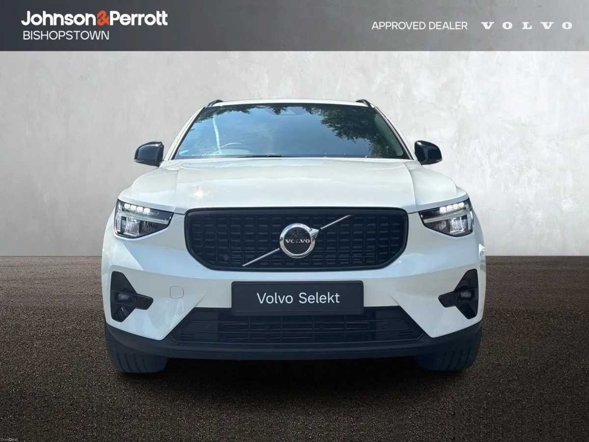 Volvo XC40 T4 211bhp PHEV Plus Dark (Two Year Volv - Image 4