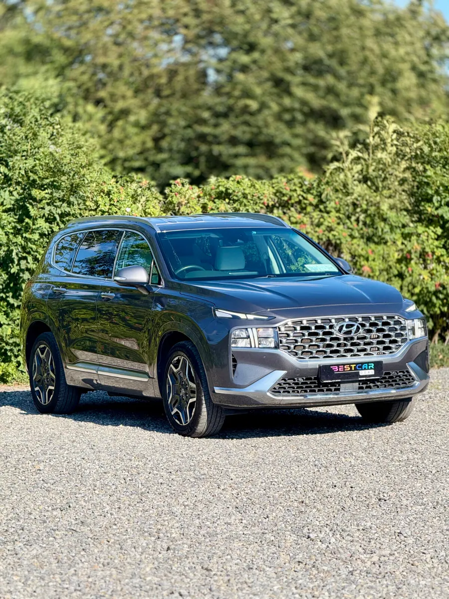 2022 Hyundai Santa Fe Executive Plus PHEV 7 Seats - Image 4