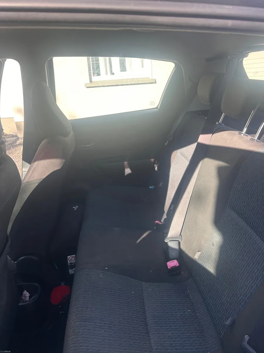 Toyota Yaris 2013 - Image 2