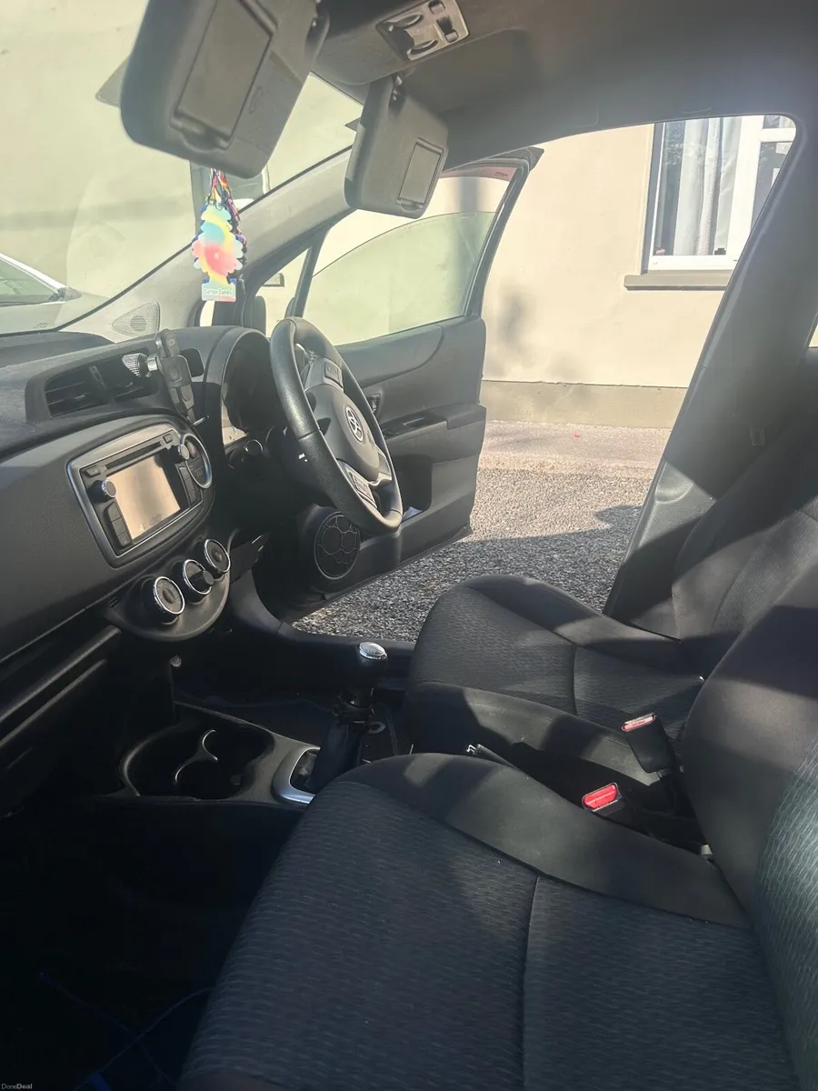 Toyota Yaris 2013 - Image 3
