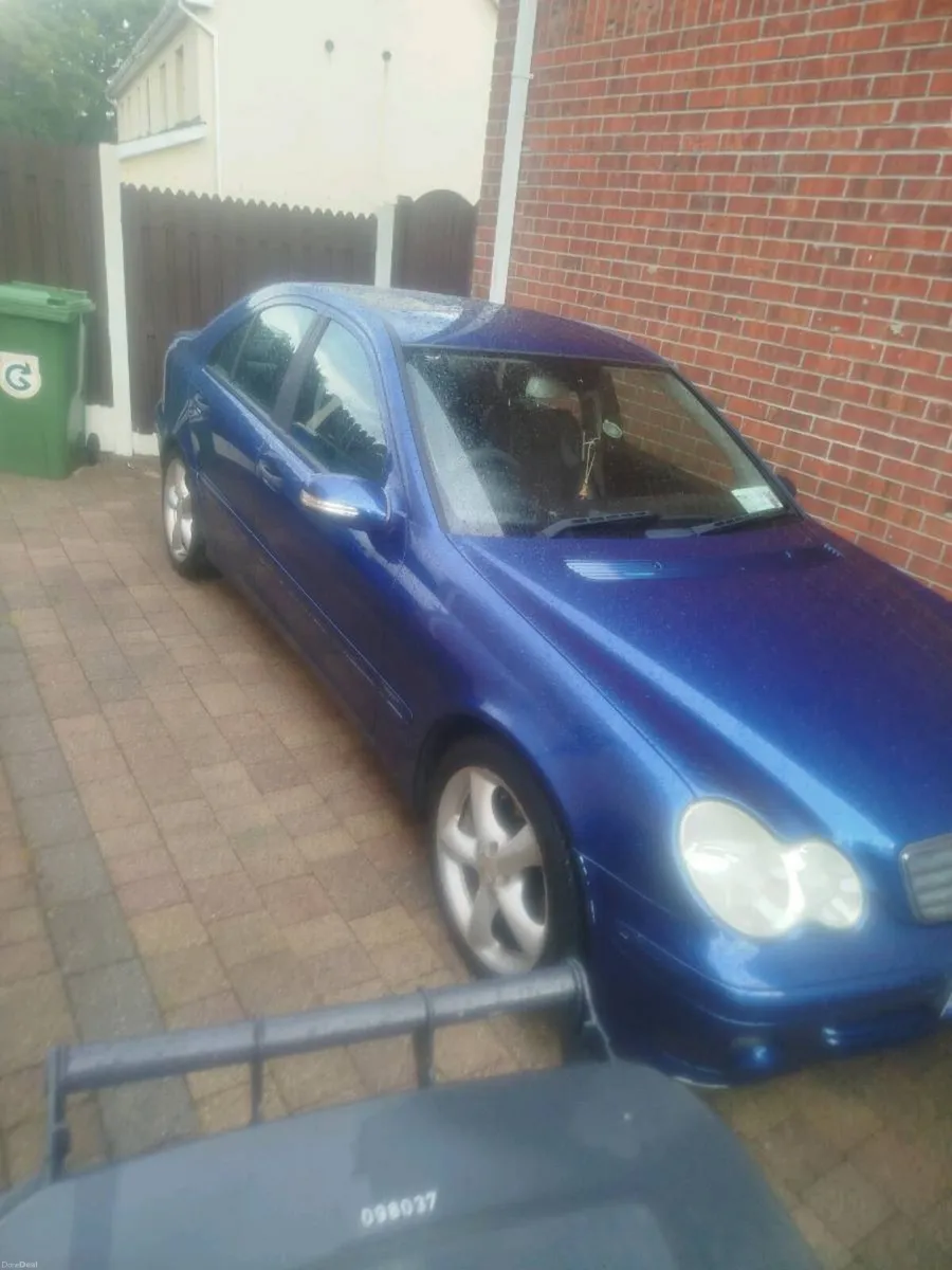 05 mercedes c180 kompressor in excellent condition - Image 2