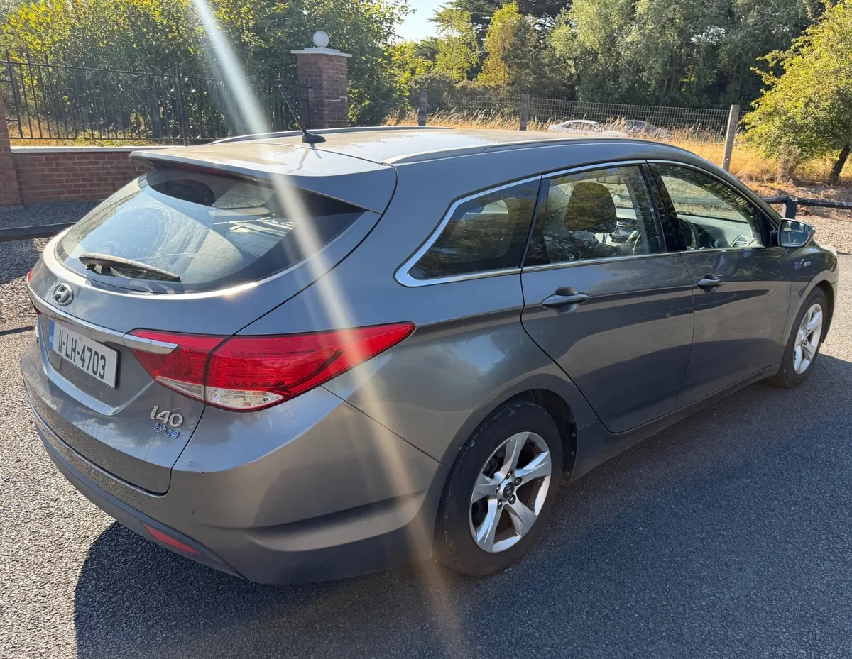 Hyundai i40 Estate - Image 2