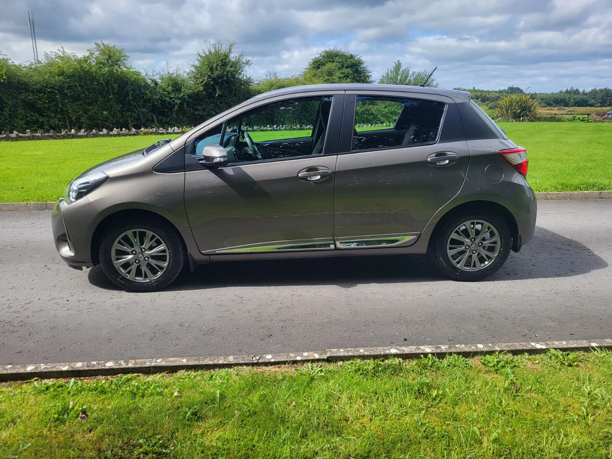 Toyota Yaris. 1L  PETROL LOW KMS - Image 5