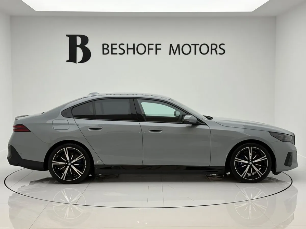 BMW i5 40 M-SPORT PRO=ONLY 3000 MILES//20”ALLOYS// - Image 6