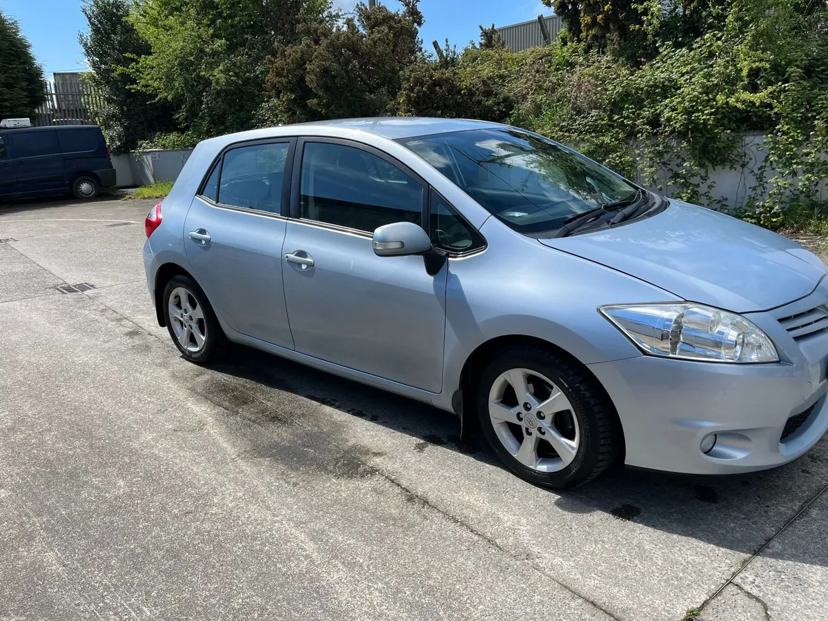 Toyota Auris 2010 - Image 3