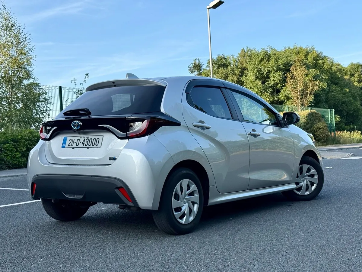 2021 TOYOTA YARIS HYBRID *LOW KM NEW NCT* - Image 4