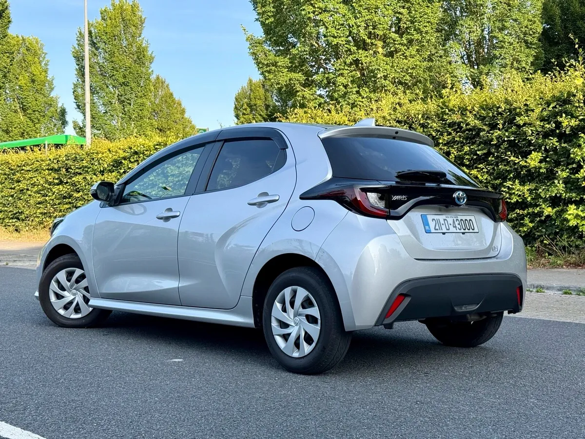 2021 TOYOTA YARIS HYBRID *LOW KM NEW NCT* - Image 6