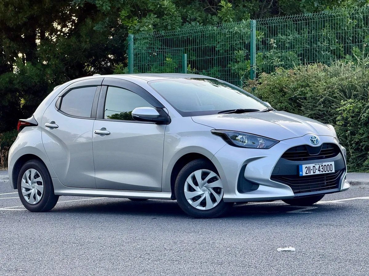 2021 TOYOTA YARIS HYBRID *LOW KM NEW NCT* - Image 2