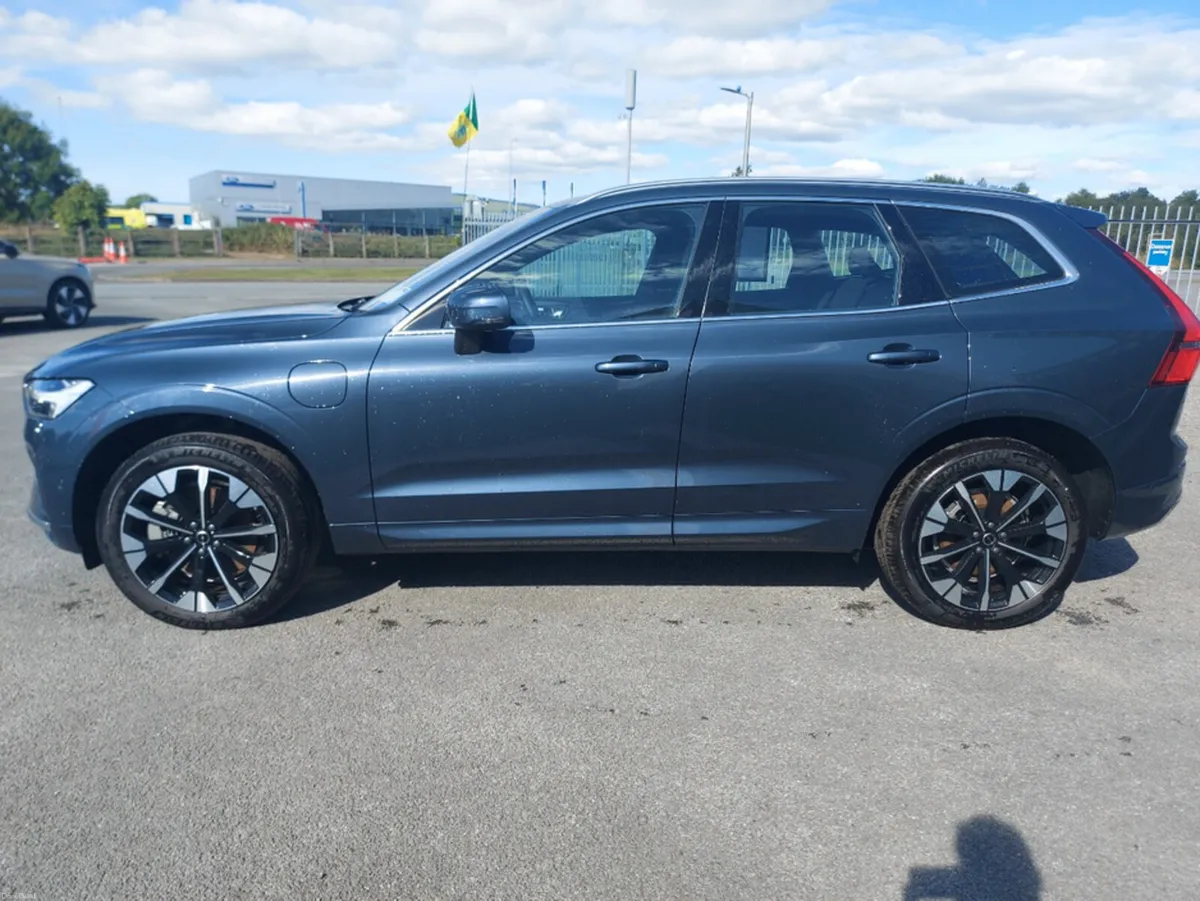 Volvo XC60 T6 PHEV PLUS BRIGHT AWD 5 - Image 6