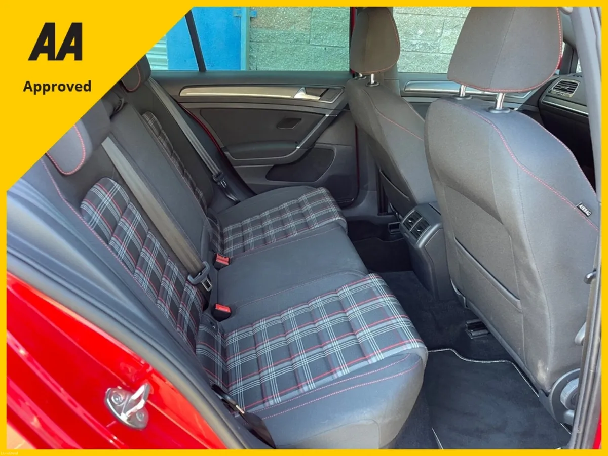 Volkswagen Golf 2.0 GTI DSG PERFORMANCE PACK FREE - Image 3