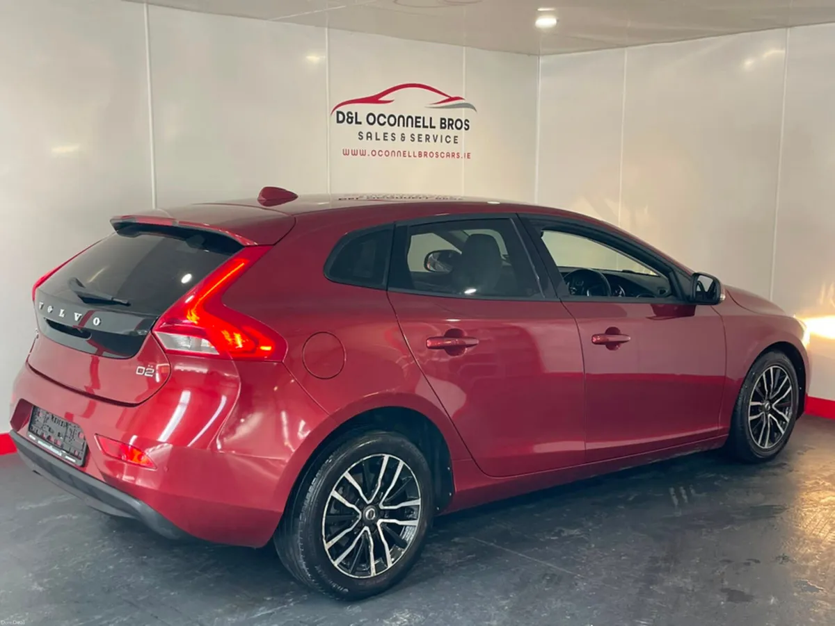 Volvo V40 D2 MOMENTUM ED GT 5DR AUTO - Image 6