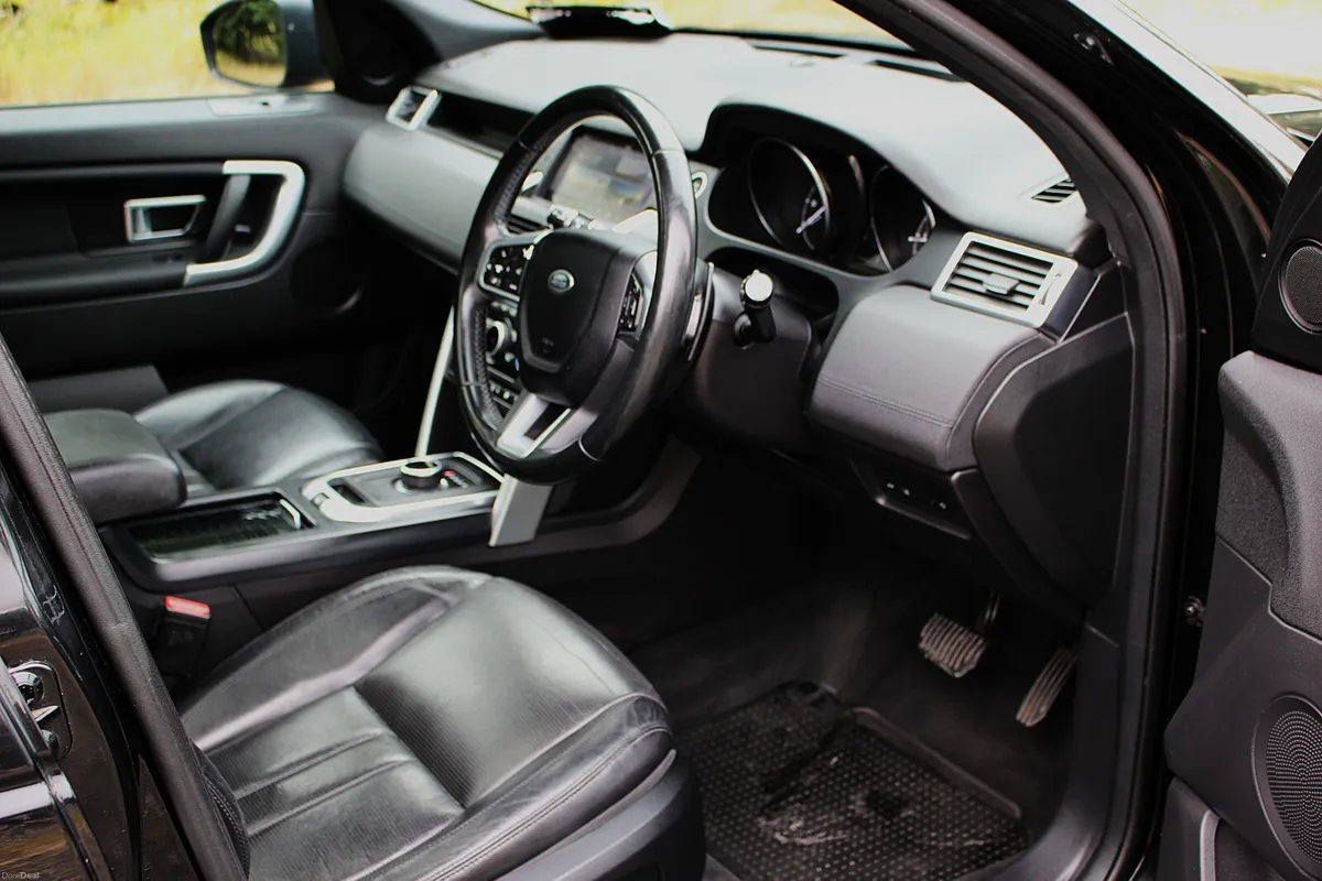 Discovery Sport HSE BLACK EDITION/AUTO/7 SEATER - Image 4