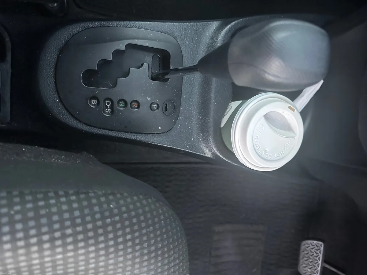 Toyota Vitz 2015 - Image 3