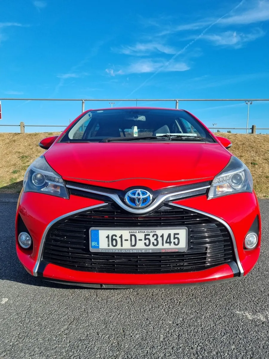 Toyota Yaris 2016 Hybrid - Image 2