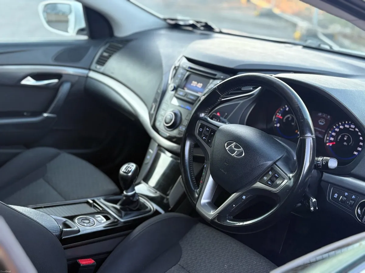 152 Hyundai I40 Executive low km - Image 4