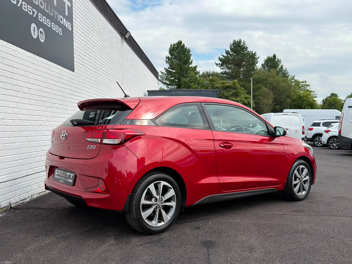 2015 HYUNDAI i20 SE **NI CAR FROM NEW** - Image 6