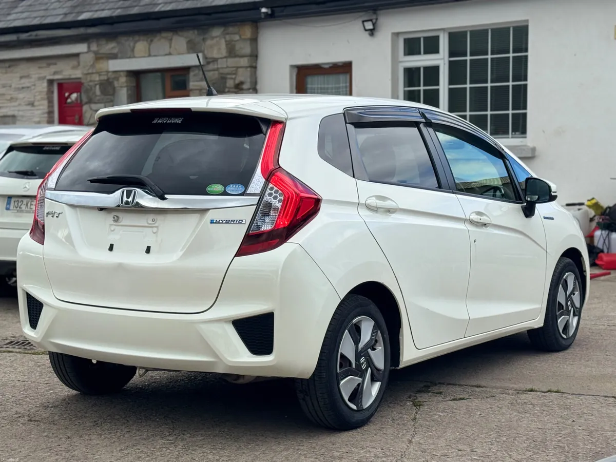 HONDA FIT 1.5 Hybrid Auto 2014 77000 KM 2 keys - Image 5