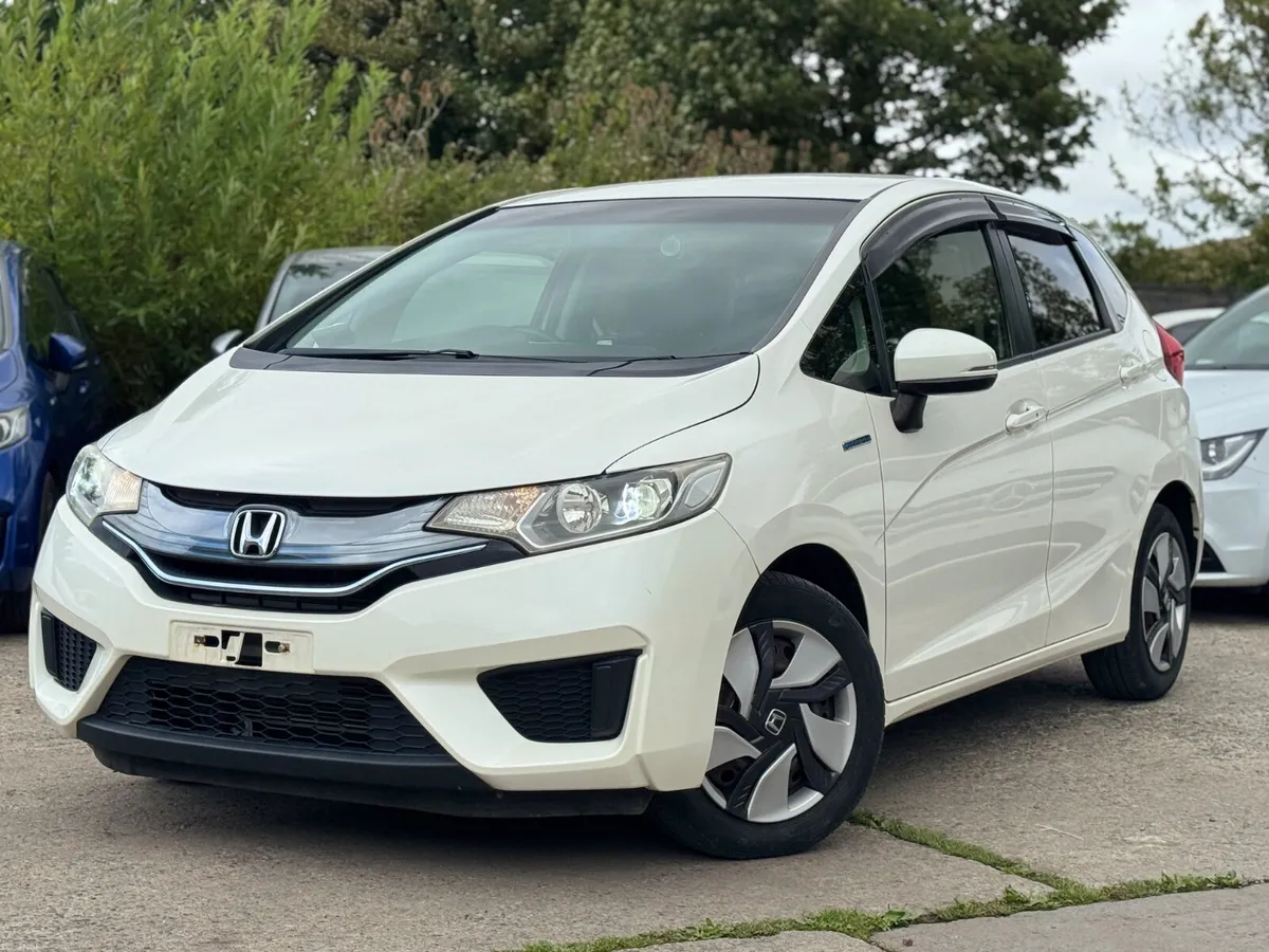 HONDA FIT 1.5 Hybrid Auto 2014 77000 KM 2 keys - Image 3