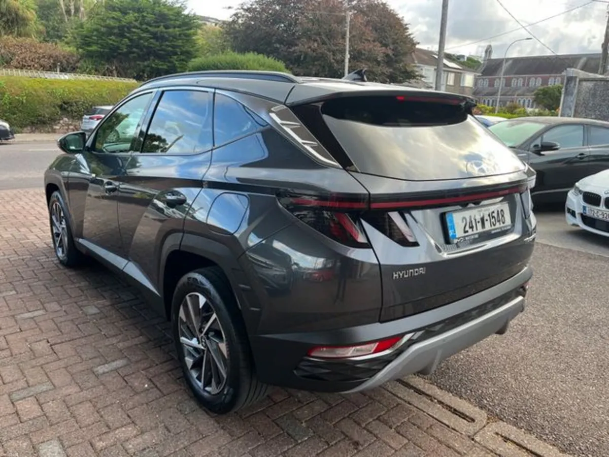 Hyundai Tucson Executive Plus 5DR - Image 3