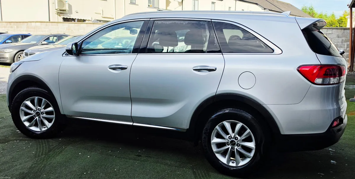 Kia Sorento PLATINUM LOW KM HIGH SPEC 7 SEATS - Image 3