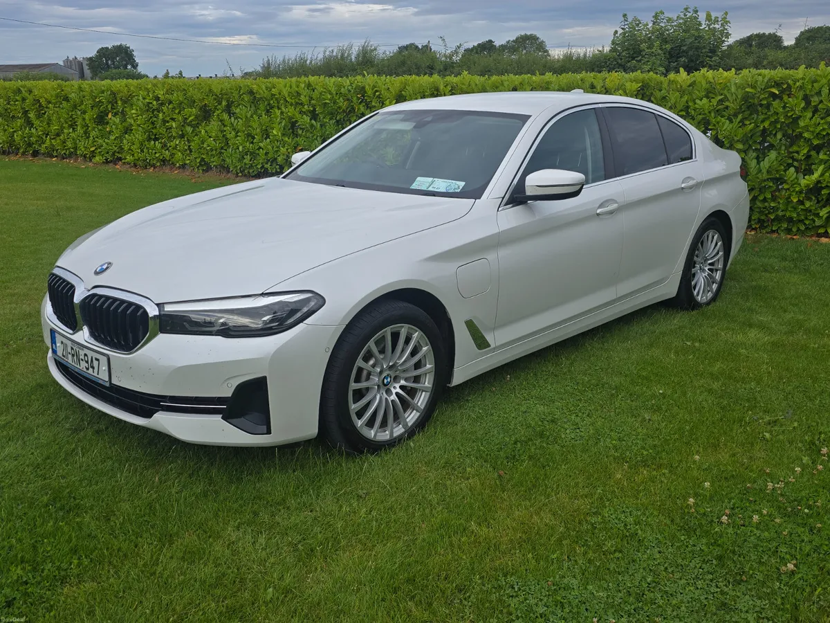 BMW 530E X Drive Nice Colour white pearl - Image 4