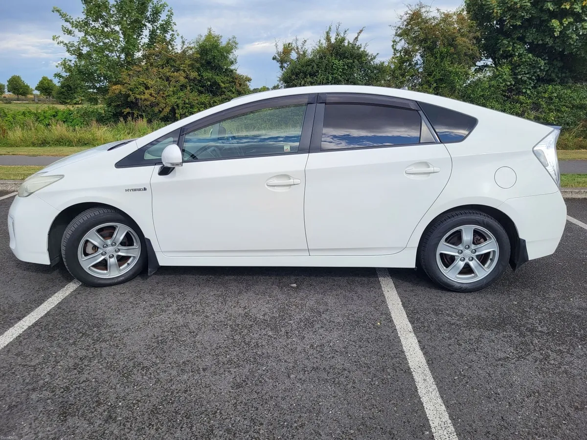 Toyota Prius 2013 - Image 2