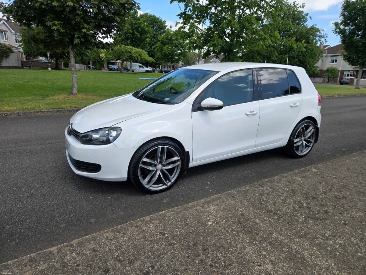 Volkswagen golf - Image 4