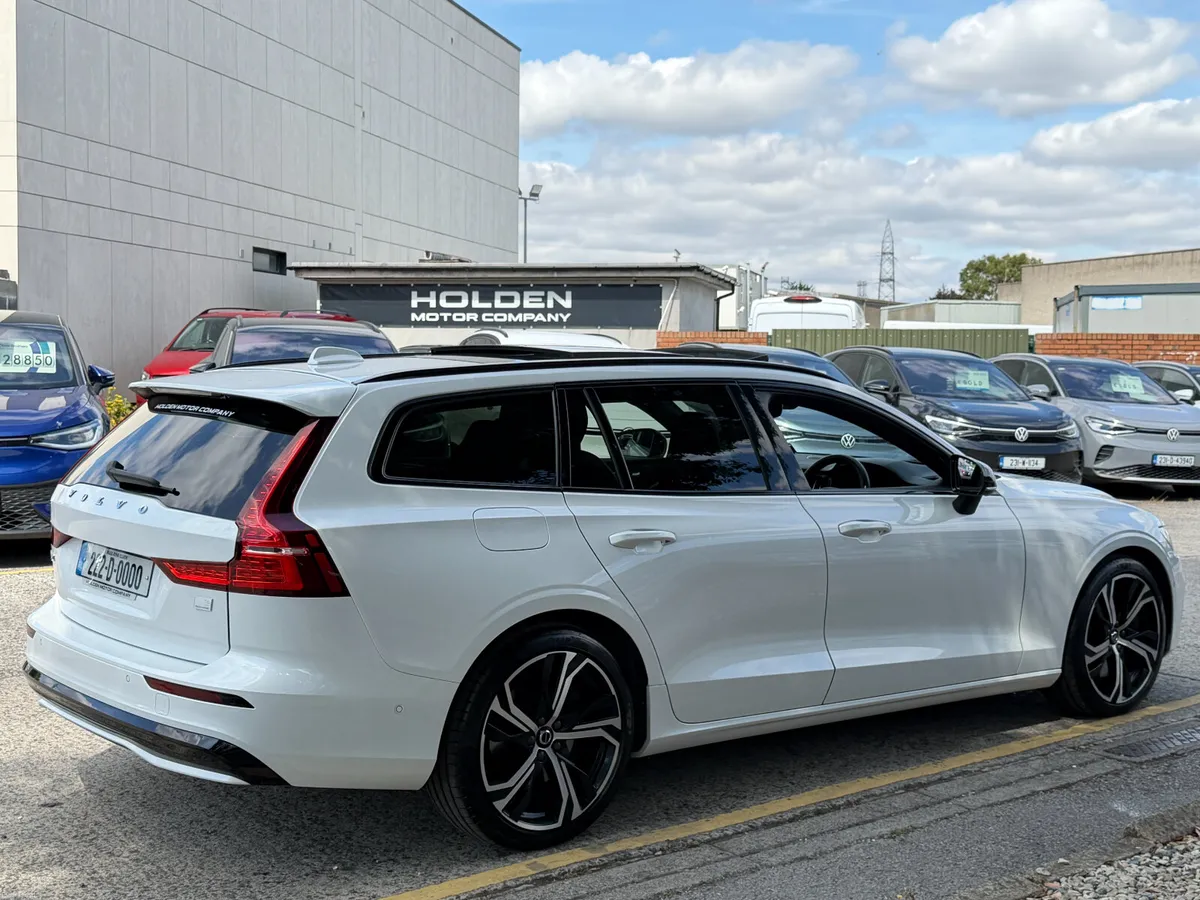 2022 Volvo V60 ULTIMATE. T6. RECHARGE. AWD - Image 5