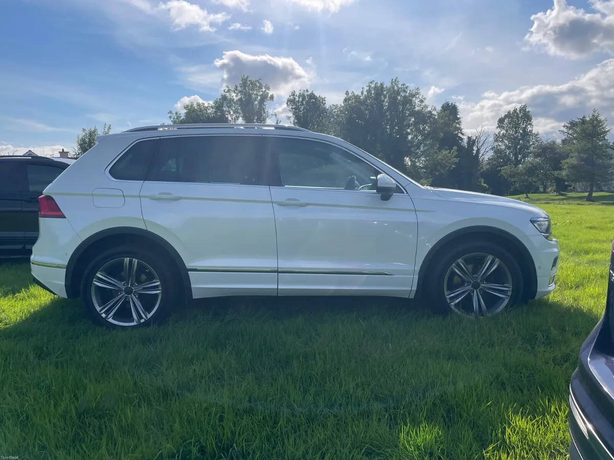 2019 Volkswagen Tiguan - Image 2