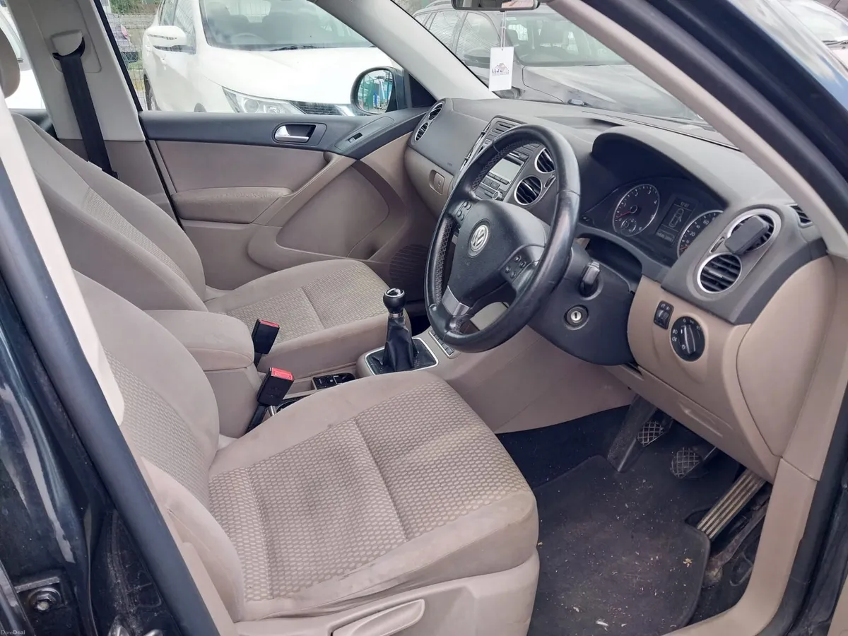 Volkswagen Tiguan 2010 - Image 5