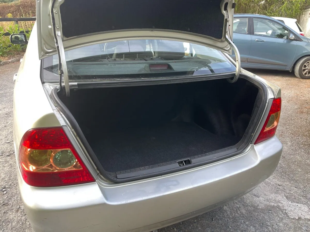 Toyota Corolla - Image 4