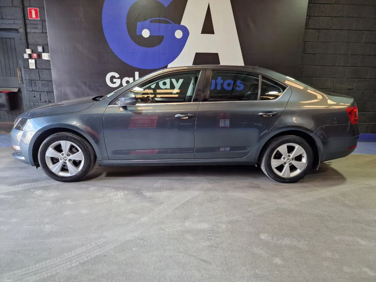 Skoda Octavia 1.6TDI **SAT NAV, PARKING SENSORS, F - Image 5