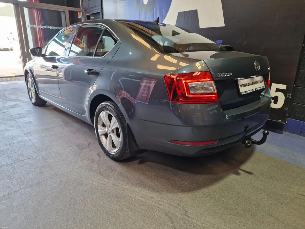 Skoda Octavia 1.6TDI **SAT NAV, PARKING SENSORS, F - Image 6