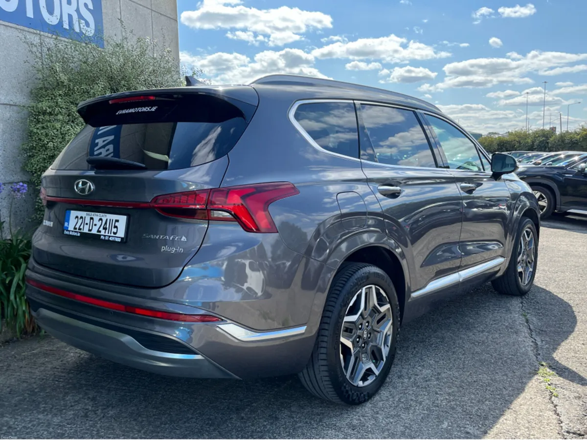 Hyundai Santa Fe EXECUTIVE PLUS 7 SEATER PHEV AUTO - Image 4