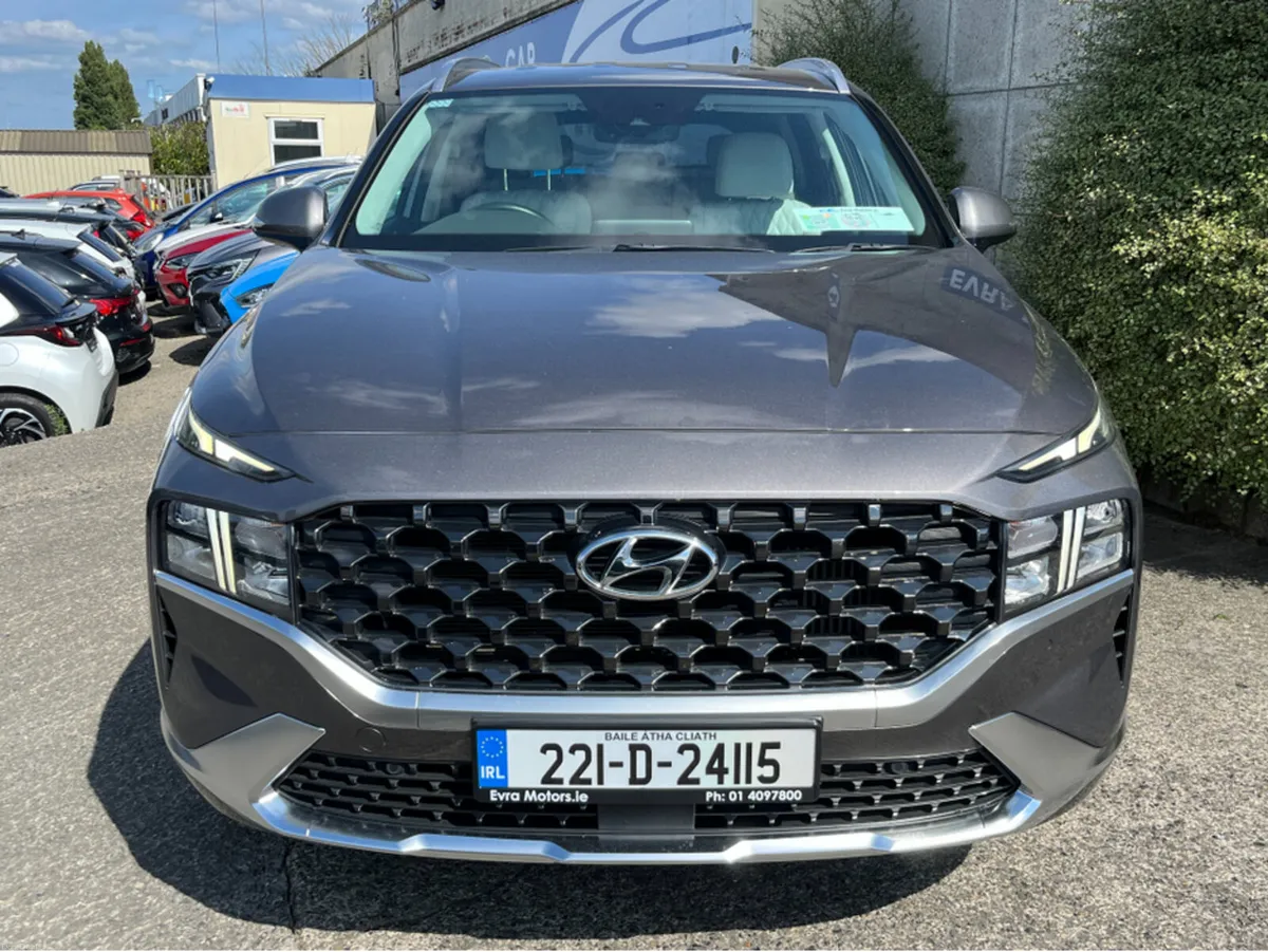 Hyundai Santa Fe EXECUTIVE PLUS 7 SEATER PHEV AUTO - Image 2