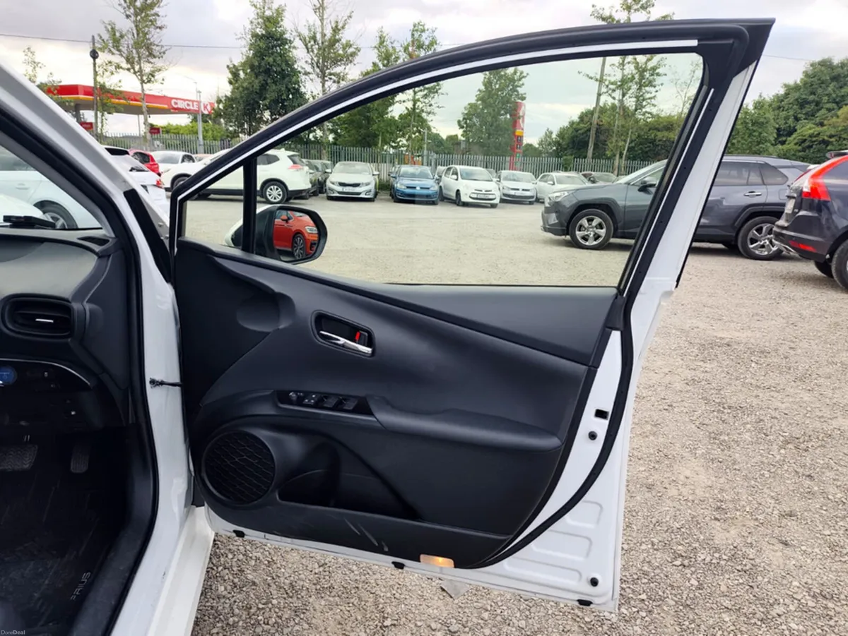 Toyota Prius 1.8L Petrol Hybrid Auto - Cruise Cont - Image 5