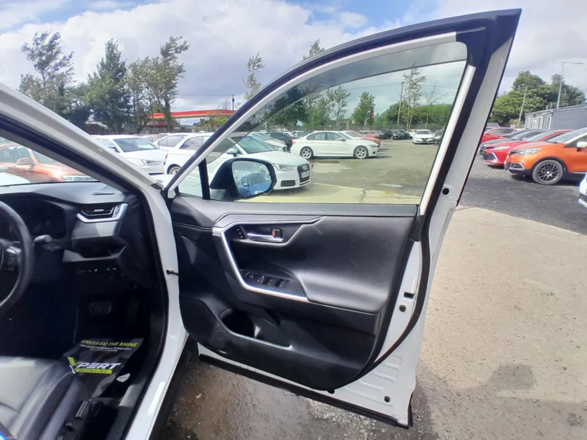 Toyota RAV4 4WD HYBRID G Package - Automatic - Low - Image 6