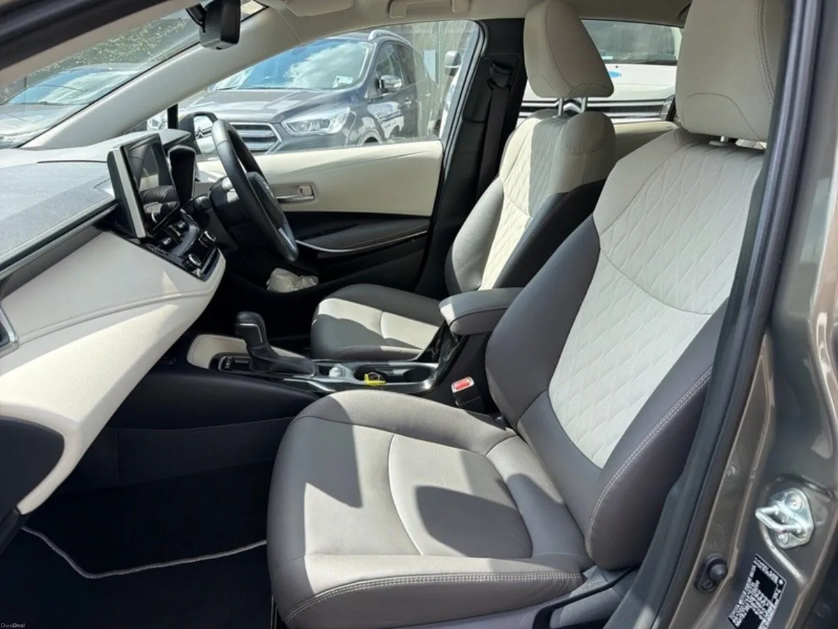 Toyota Corolla TOP SPEC SOL AUTO SALOON // PART LE - Image 6