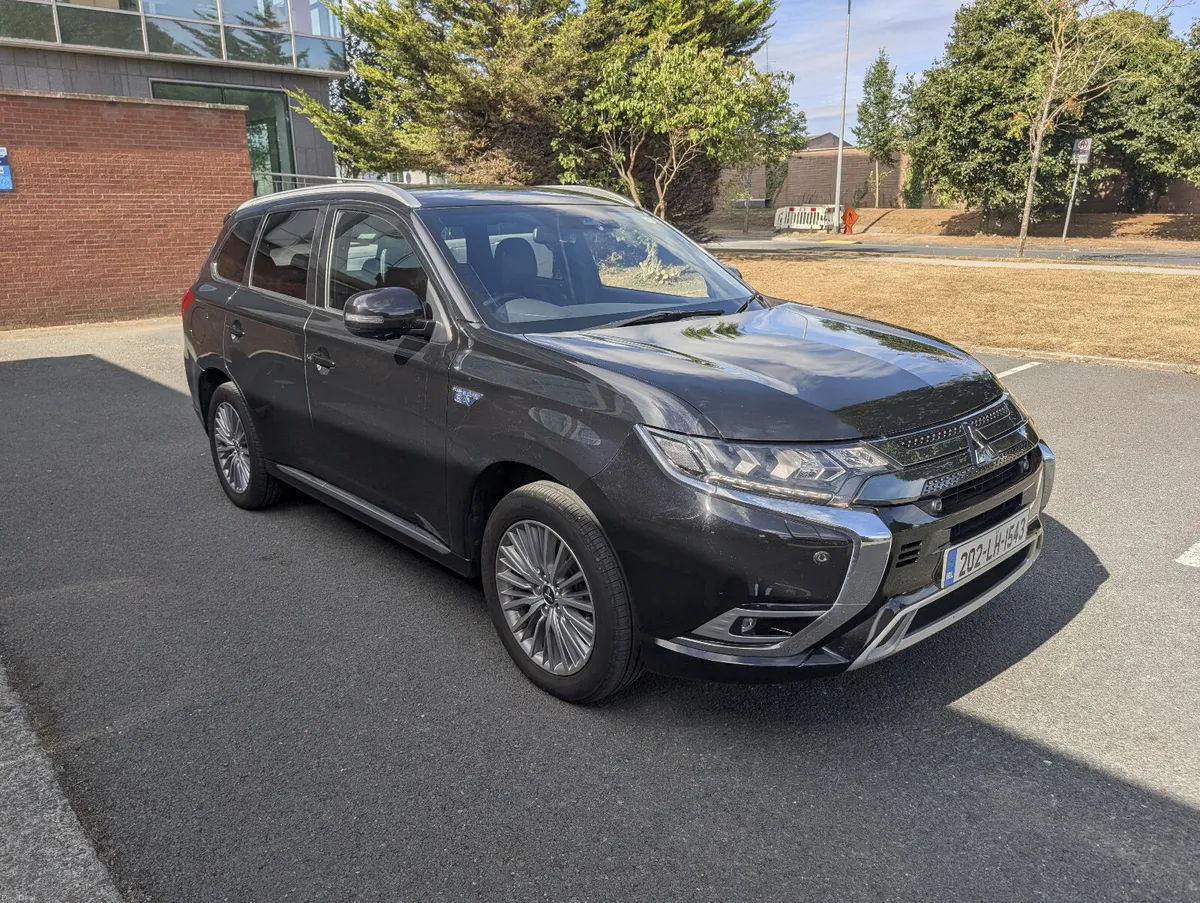 Mitsubishi Outlander PHEV Exceed Safety - Image 1