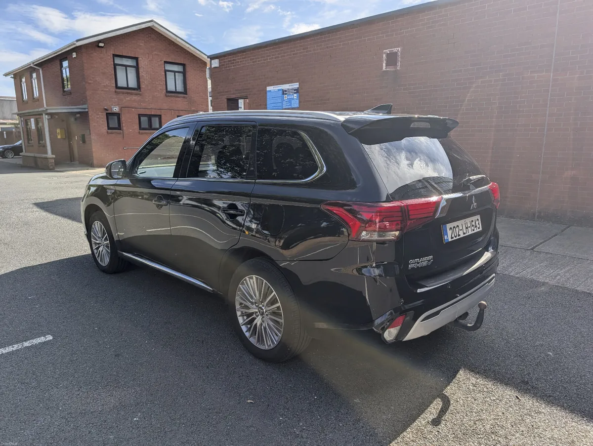 Mitsubishi Outlander PHEV Exceed Safety - Image 6