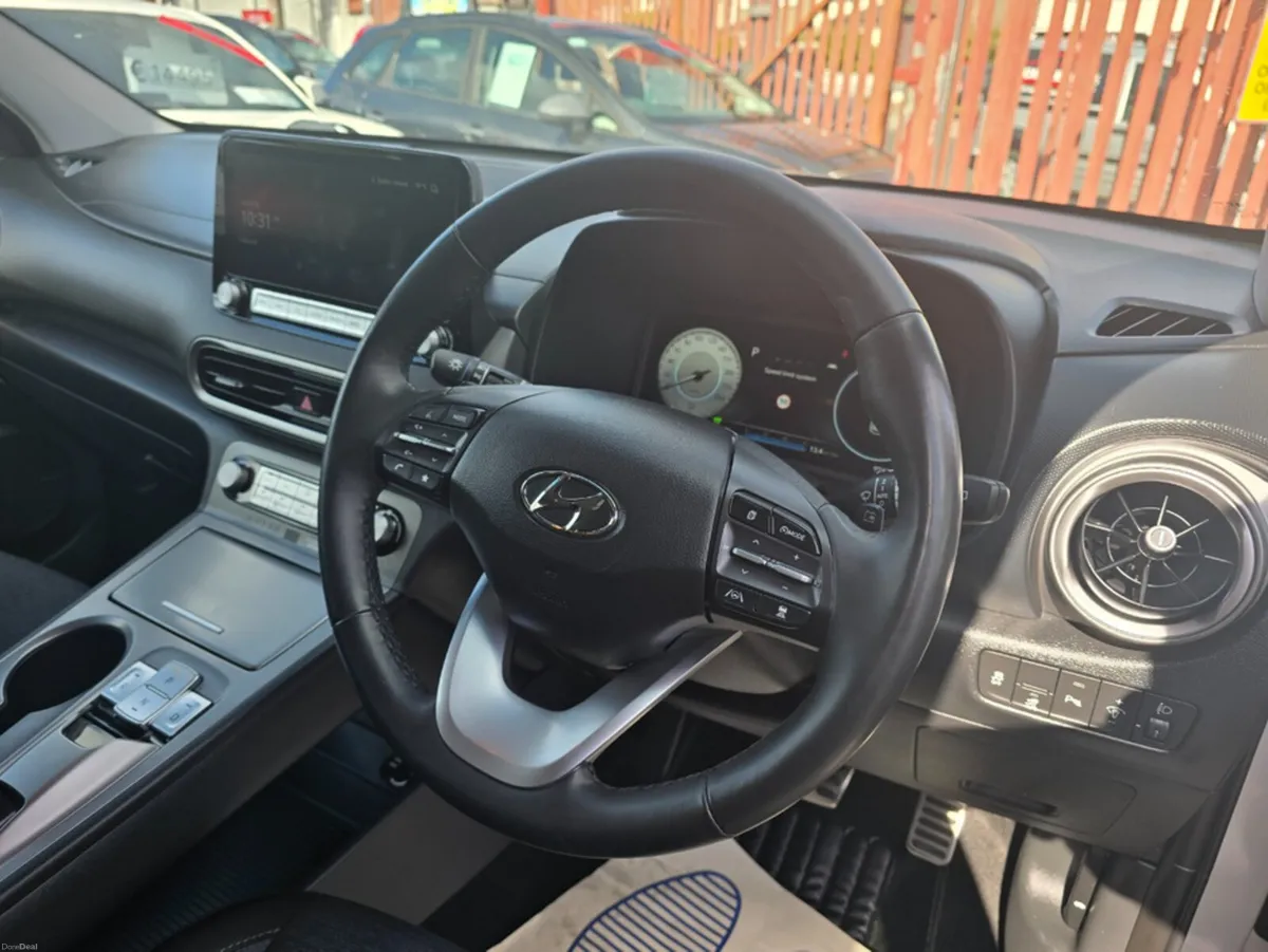 Hyundai KONA PREMIUM EV 64kw - Image 5