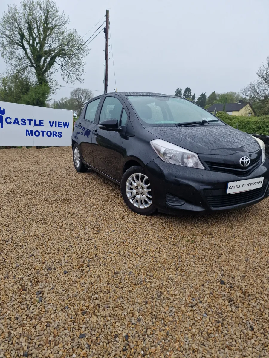 12 Toyota Yaris 1.0 Petrol €5995 - Image 1