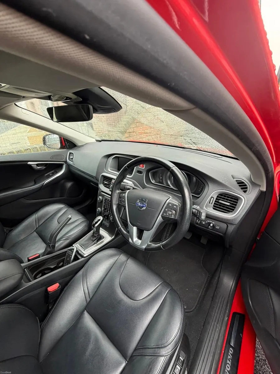2015 Volvo V40 Petrol Hatchback Automatic Red - Image 3