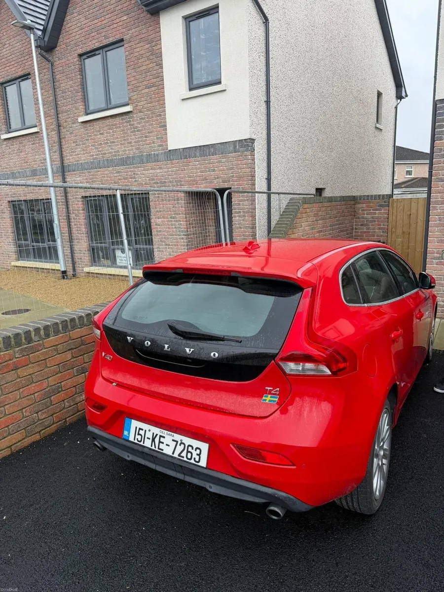 2015 Volvo V40 Petrol Hatchback Automatic Red - Image 4