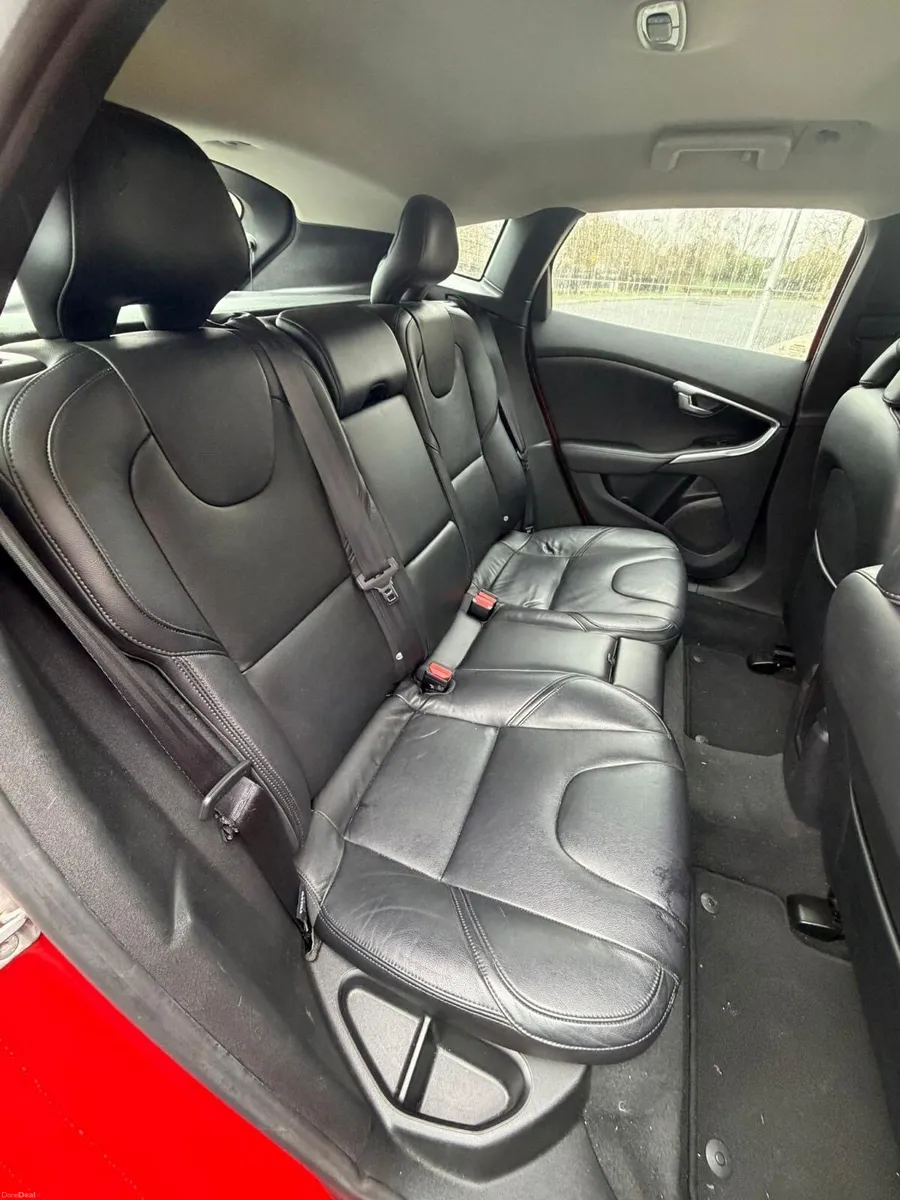 2015 Volvo V40 Petrol Hatchback Automatic Red - Image 5